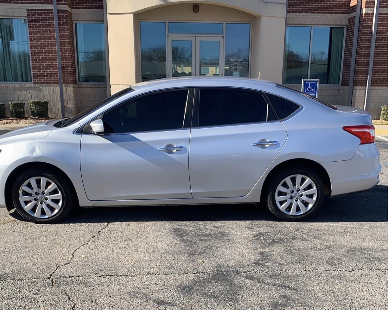 2019 Nissan Sentra thumbnail 9